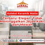 Suasana koridor toko yang memajang rak pajangan besar Koleksi Keramik Matte Terbaru bermotif marmer elegan di Toko Bababa